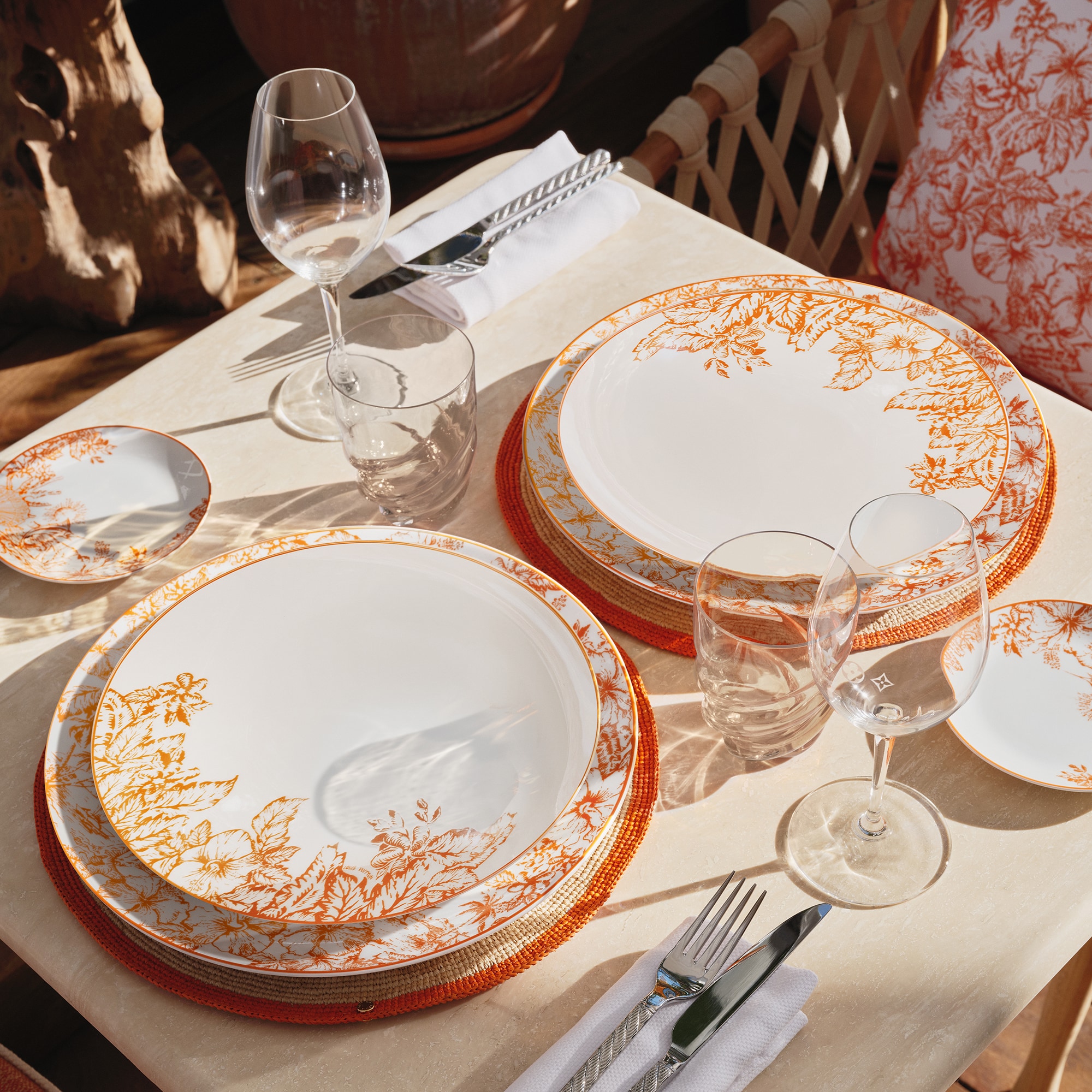 LOUIS VUITTON by The Pool デザートプレート 2枚セット Set Of 2 Dessert Plates LV By The Pool - Home and Art of Dining